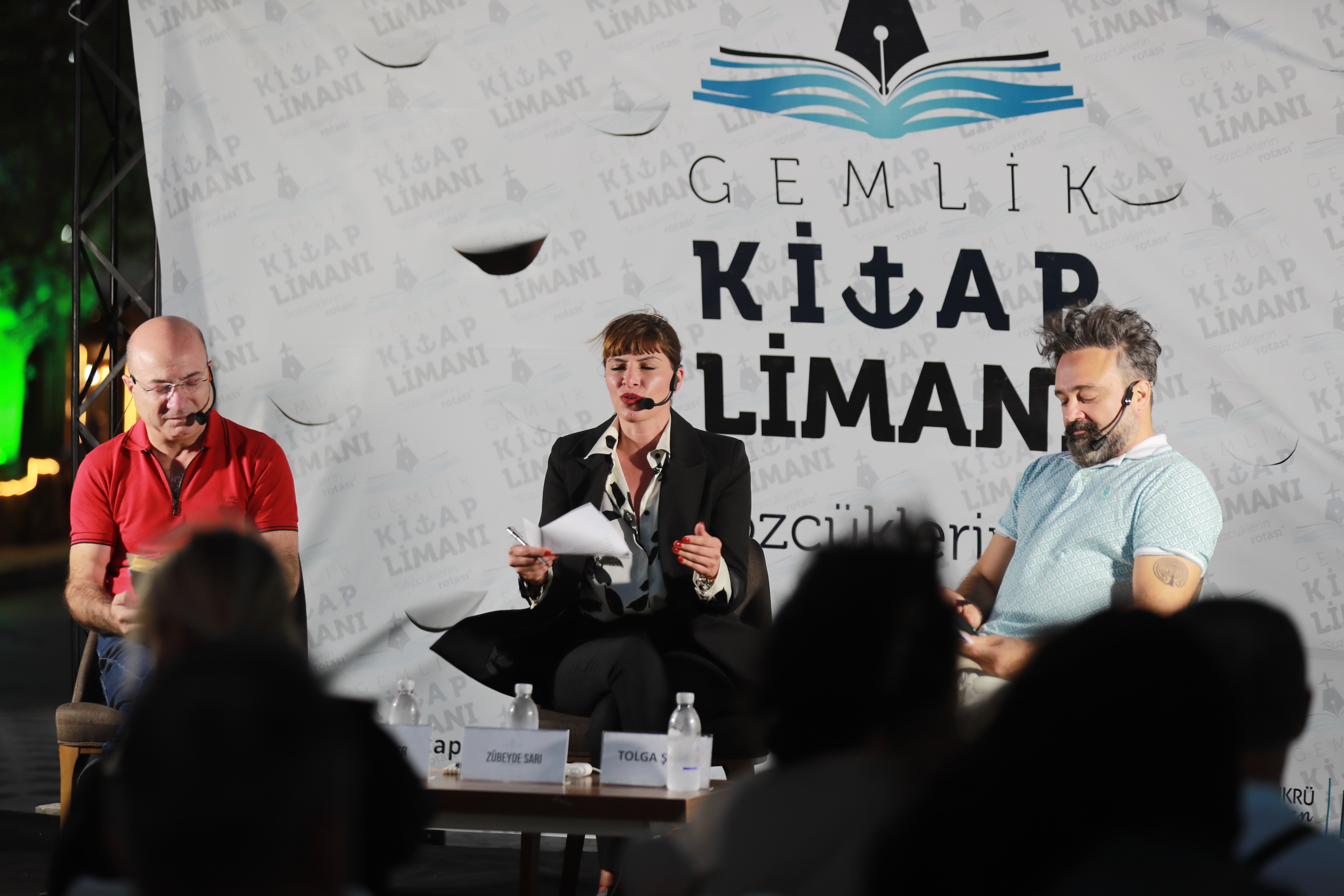 202409241134_kitap-limanı’nda-türkiye’de-hukuki-geleceği-söyleşisi-(1).jpg