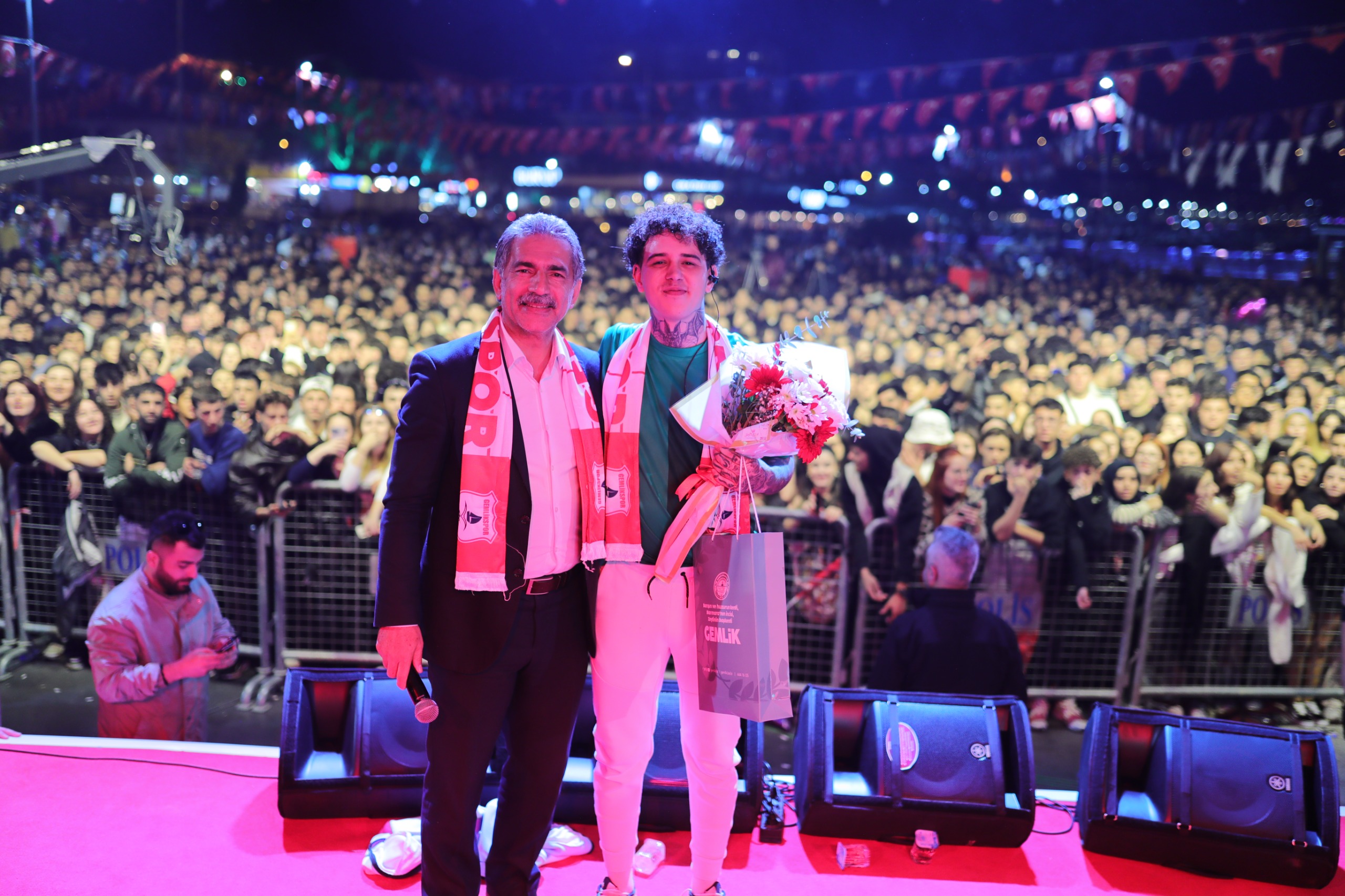 Gemlik’te Cumhuriyet Coşkusu: 29 Ekim Yürüyüşü ve Konserlerle Unutulmaz Kutlama