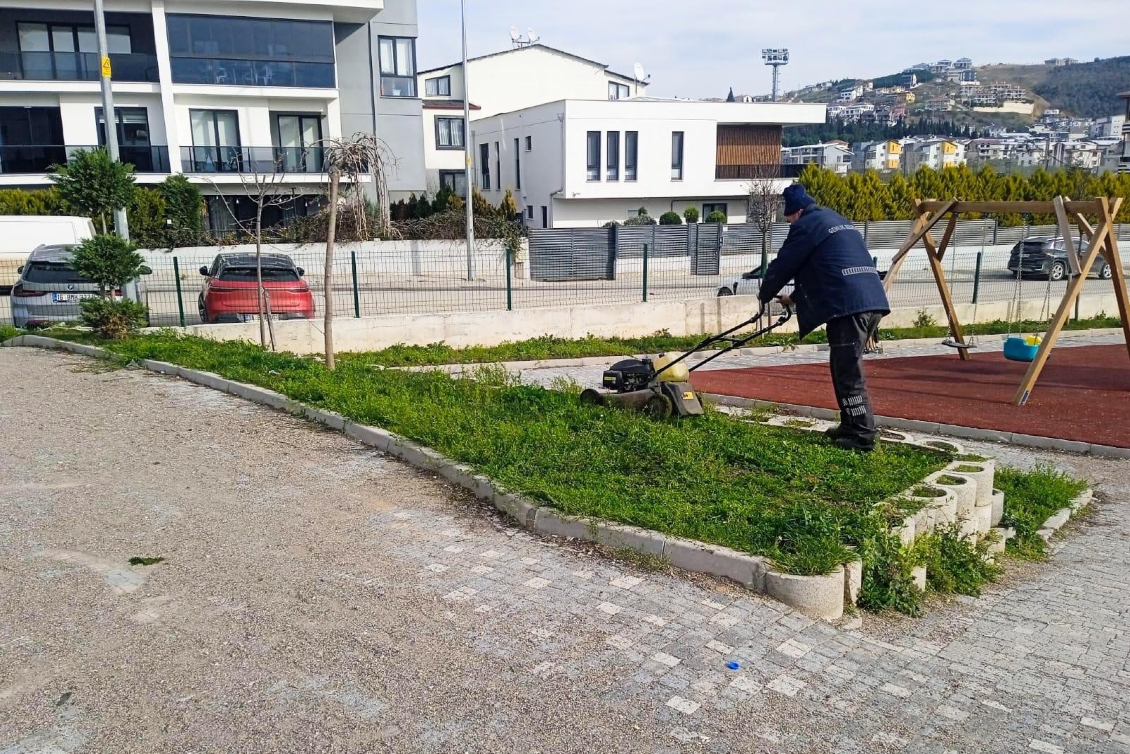 202501311516_gemlik'te-çevre-düzenleme-çalışmaları-devam-ediyor-(5).jpg