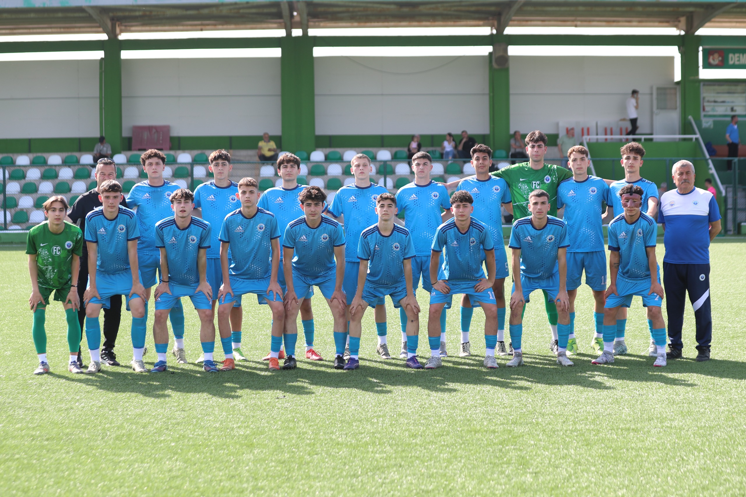 202505091530_u17’de-şampiyon-gemlik-belediyespor-(4).jpg