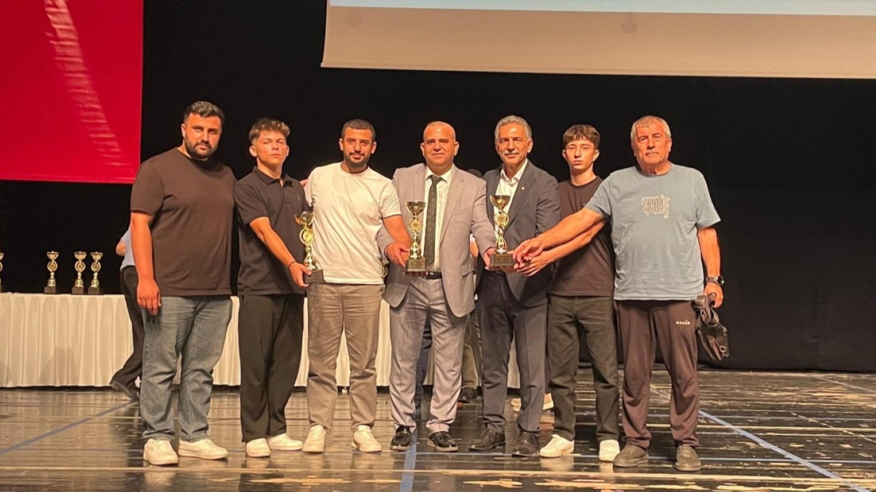 202508231245_belediyespor'dan-3-kupa-birden-(1).jpg