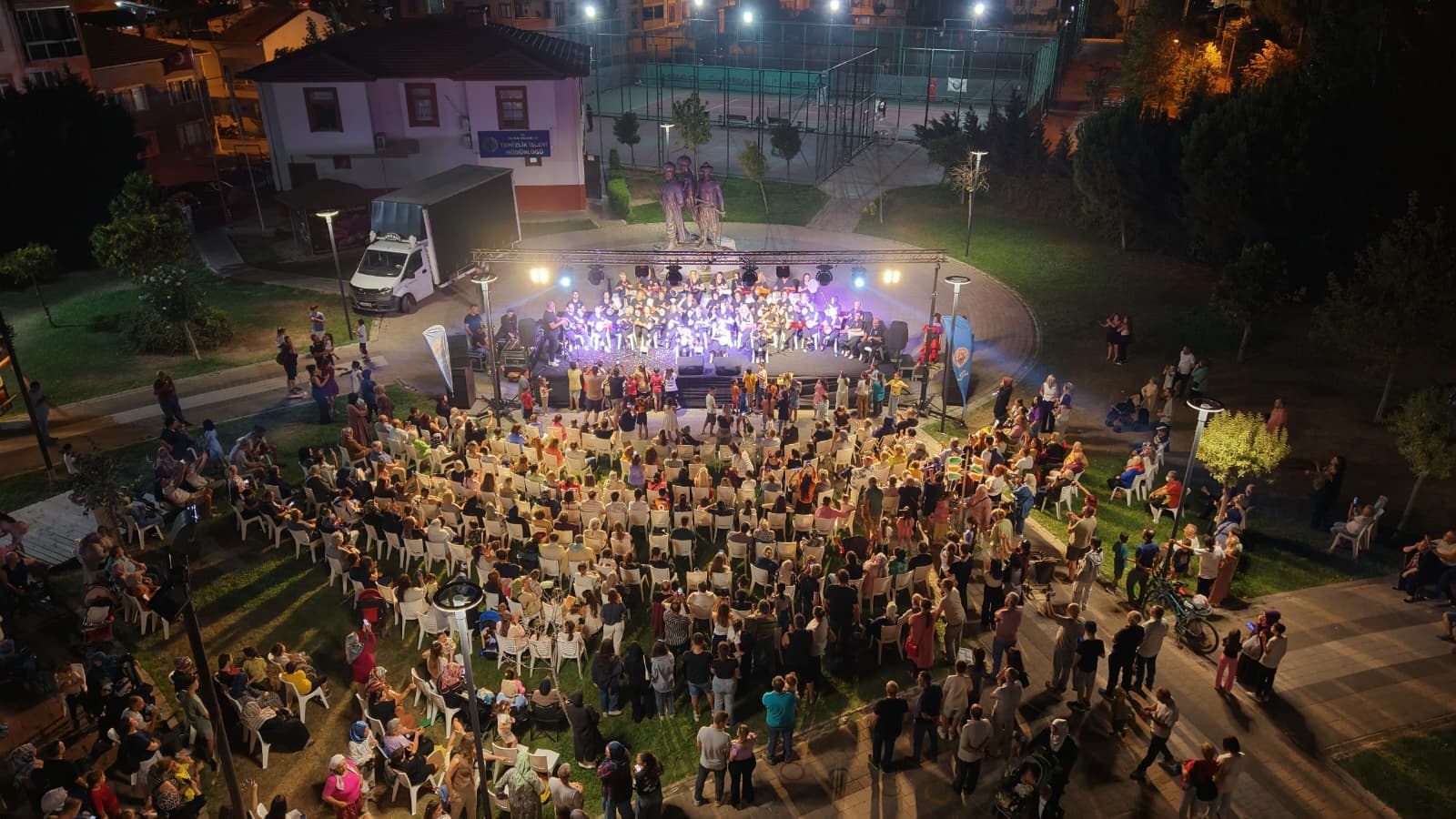 202508241453_gemlik'te-yaz-akşamları-renkleniyor-(1).jpg