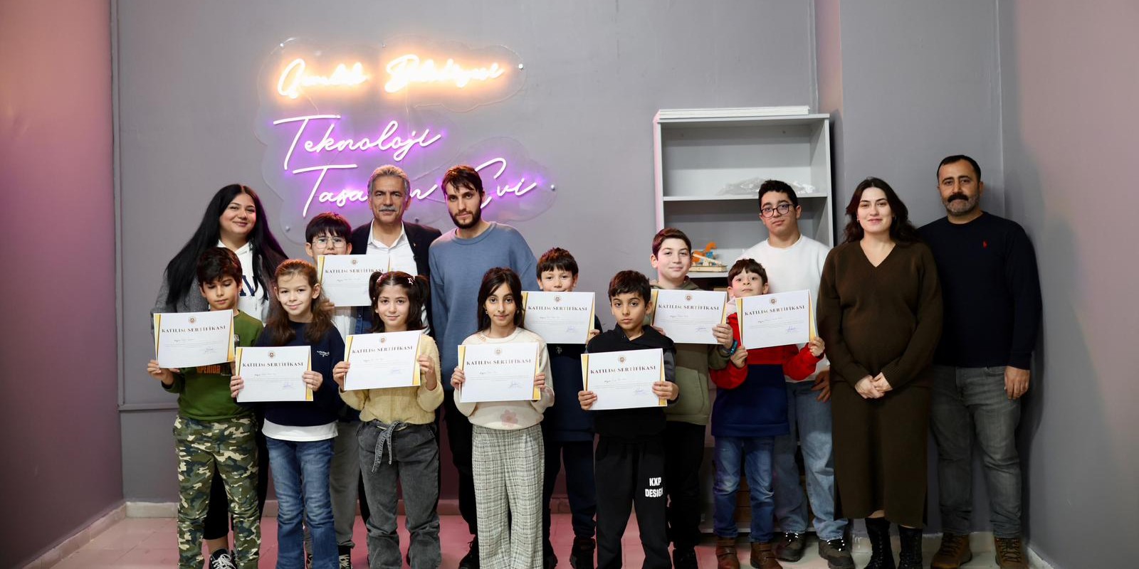 Gemlik Belediyesi Teknoloji ve Tasarım Evi Mezunlarını Verdi
