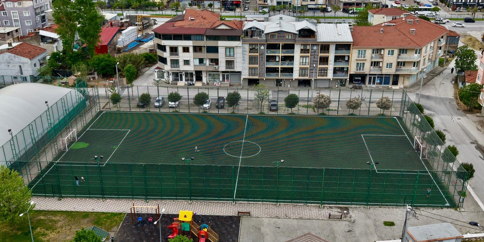 202605051115_gemlik’te-halı-sahalar-yenilendi-(1).jpeg