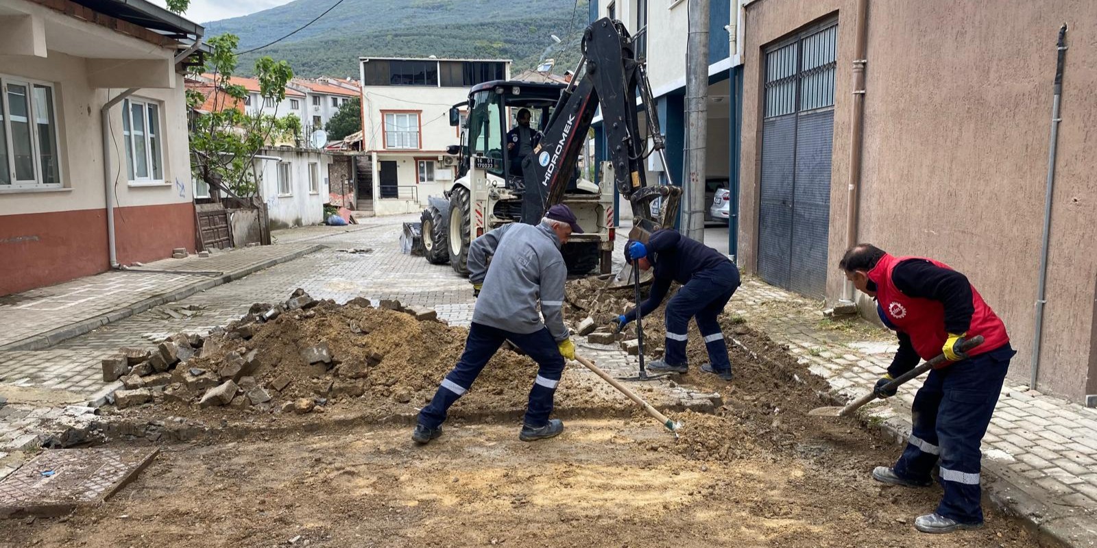202605061039_gemlik-belediyesi-acil-müdahale-ekibi-sahada-(1).jpeg