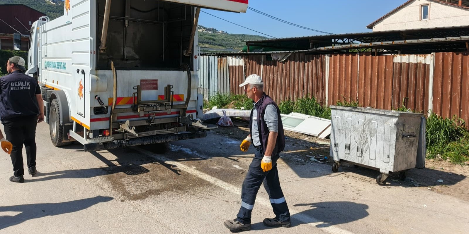 202606011142_gemlik'te-bayram-sonrası-kapsamlı-temizlik-(7).jpeg