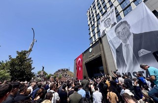 Başkan Deviren, Manisa Büyükşehir Belediye Başkanı Ferdi Zeyrek'in Cenazesine Katıldı