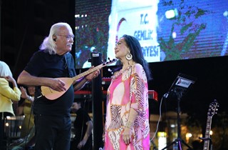 Gemlik Film Festivali’nin açılışını Türkan Şoray yaptı
