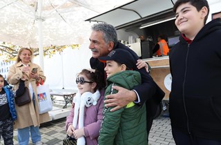 Gemlik’te “Sözcüklerin Rotası” Etkinliğinde Şermin Yaşar Okurlarıyla Buluştu