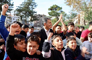 Gemlikspor Forma Dağıtımı Okullarda Sürüyor