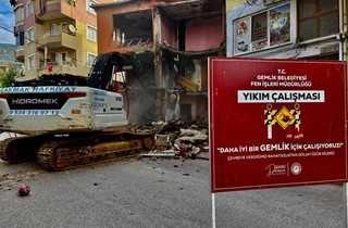 Gemlik’te Metruk Bina Yıkımları Devam Ediyor