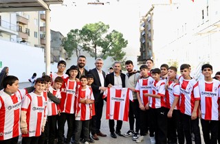 Gemlikspor Forma Dağıtımı Okullarda Sürüyor