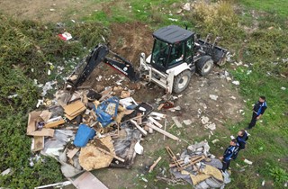 Gemlik’te Kaçak Barakaya Müdahale