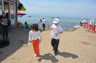Ali Kütahya Ortaokulu’ndan Sahil Temizliği