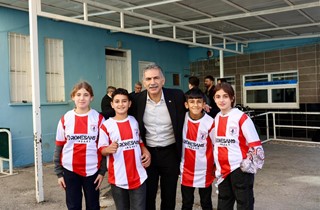 Gemlikspor Forma Dağıtımı Okullarda Sürüyor