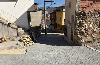 Orhaniye Mahallesi'ne 2 Bin Metrekare Taş Parke