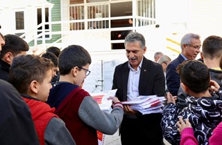 Gemlikspor Forma Dağıtımı Okullarda Sürüyor