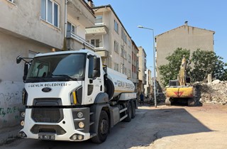Gemlik’te Metruk Bina Yıkımları Sürüyor