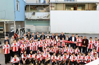 Gemlikspor Forma Dağıtımı Okullarda Sürüyor