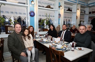 Başkan Şükrü Deviren meclis üyeleriyle iftarda buluştu