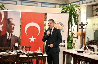 Başkan Şükrü Deviren meclis üyeleriyle iftarda buluştu