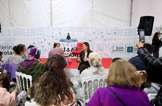 Gemlik’te “Sözcüklerin Rotası” Etkinliğinde Şermin Yaşar Okurlarıyla Buluştu