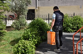 Gemlik Belediyesi'nden Parklara Yaz Öncesi İlaçlama