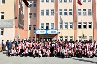 Gemlikspor Forma Dağıtımı Okullarda Sürüyor