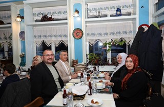 Başkan Şükrü Deviren meclis üyeleriyle iftarda buluştu