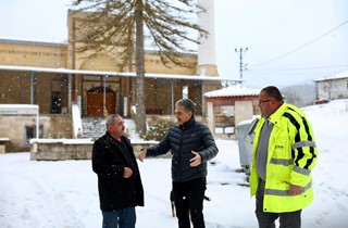 Gemlik’te Karla Mücadele Çalışmaları Aralıksız Sürüyor
