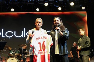 32. Uluslararası Gemlik Zeytini Festivali Selçuk Balcı Konseriyle Sona Erdi