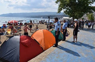 Kumla Sahili'ndeki Çadırlar Kaldırılıyor