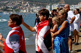 Gemlik'te Zafer Bayramı Coşkusu Su Sporlarıyla Taçlandı