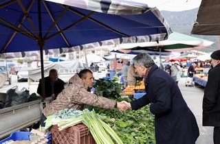 Gemlik Belediyesi’nden Perşembe Pazarı’nda Çorba İkramı