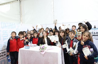 Gemlik’te “Sözcüklerin Rotası” Etkinliğinde Şermin Yaşar Okurlarıyla Buluştu