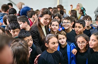 Gemlik’te “Sözcüklerin Rotası” Etkinliğinde Şermin Yaşar Okurlarıyla Buluştu