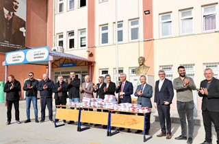 Gemlikspor Forma Dağıtımı Okullarda Sürüyor