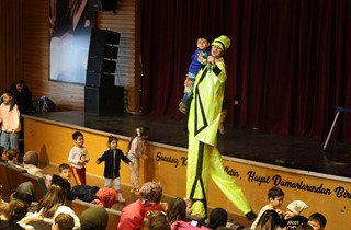 Çocuklar Yetenek Sirkiniz'i Heyecanla İzledi