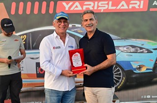 Gemlik’te Zafer Bayramı Su Sporları ve Otokros Heyecanıyla Kutlandı